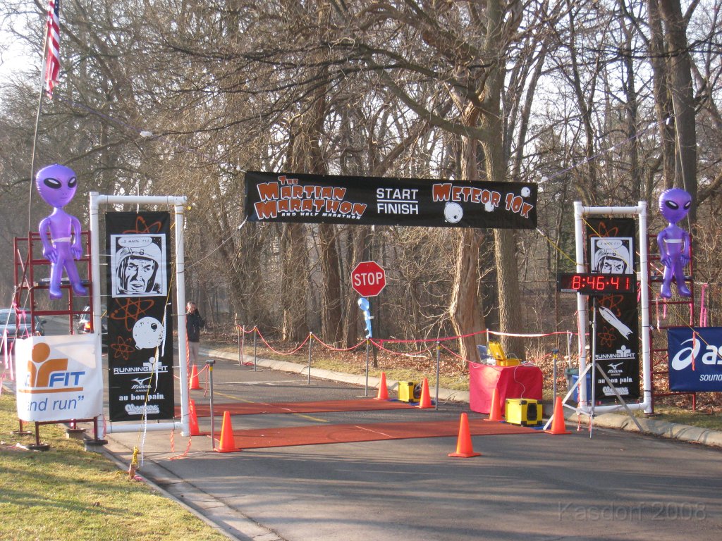 095 Martian10K_2008.jpg - The official start-finish line counting down the time to start of race.